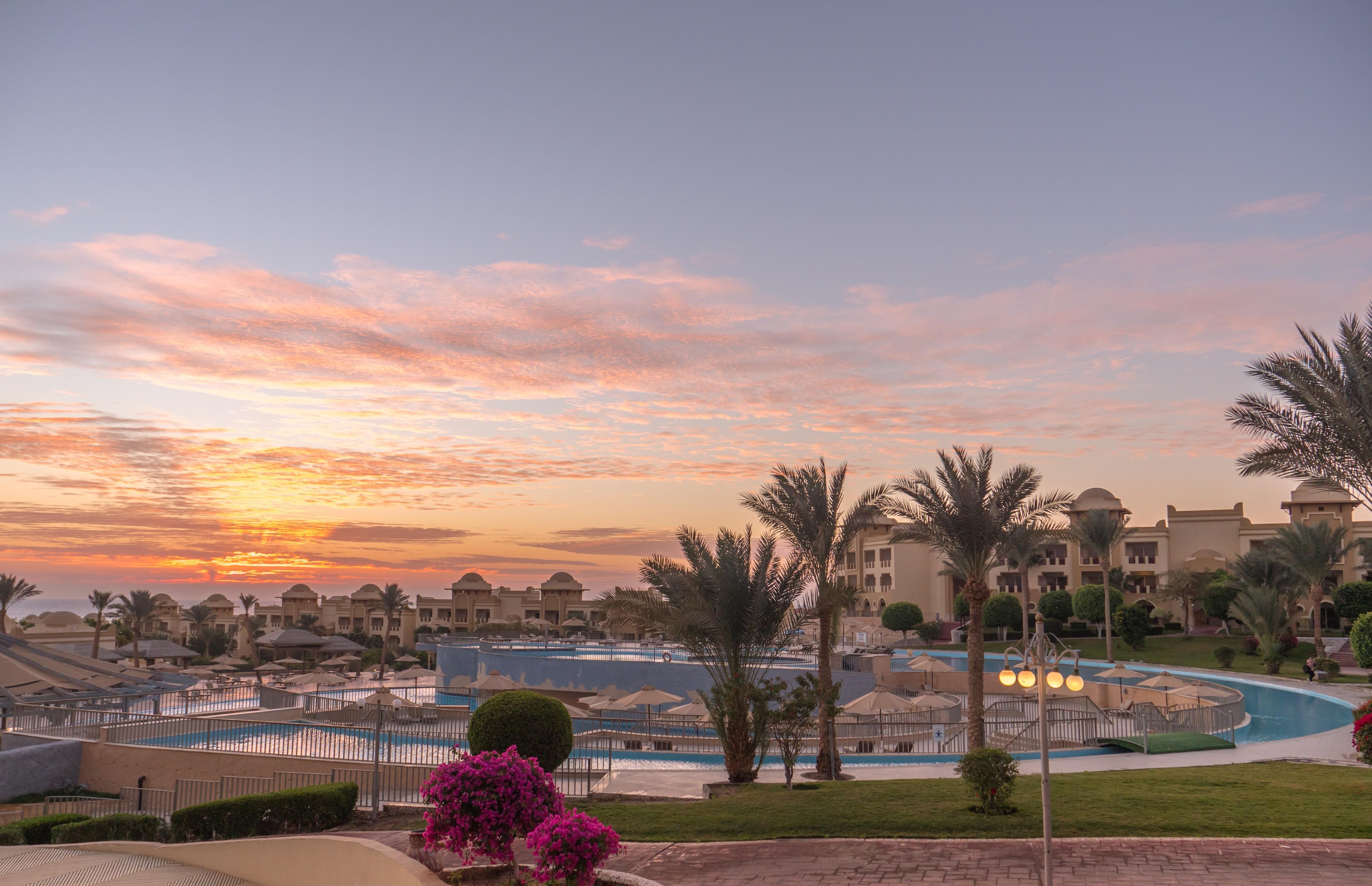 Serenity Alpha Beach - Ex Serenity Makadi Beach Exterior photo Sunset at the Hilton Hurghada